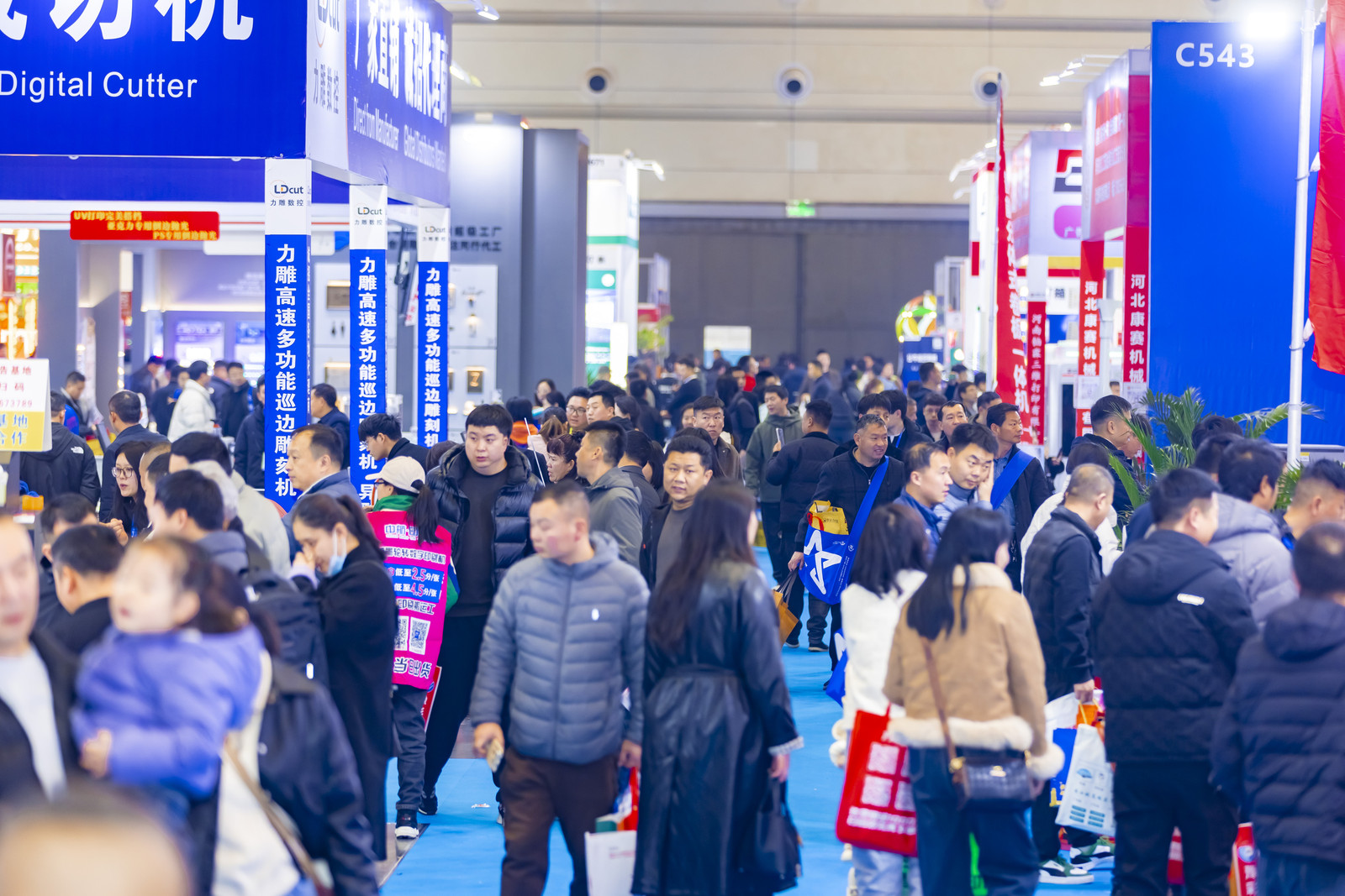 圓滿收官｜2026春季（鄭州）第45屆中原廣告展圓滿收官，以盛會(huì)之約繪就行業(yè)藍(lán)圖
